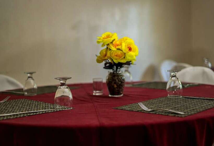 هتل Holiday Haven Resort & Banquet Hall