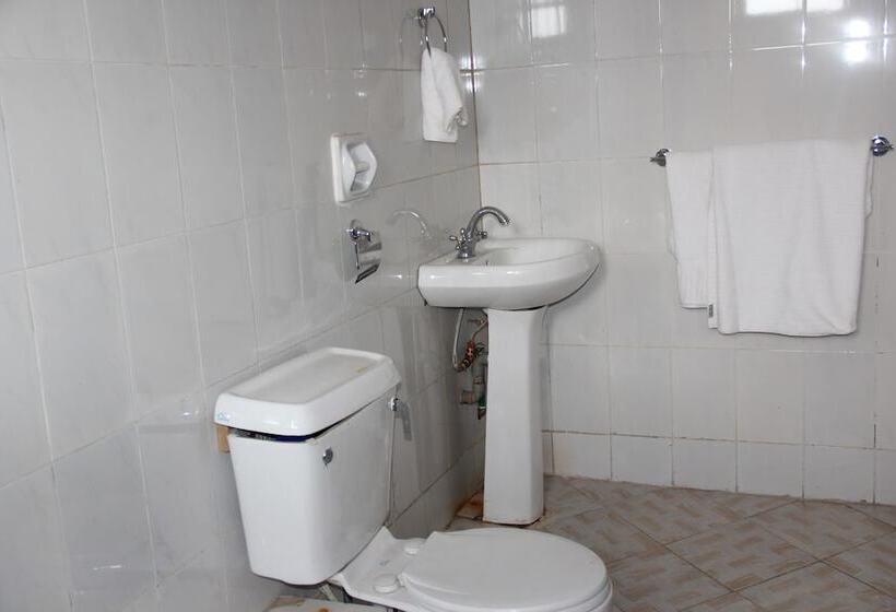 Riversand Hotel With Lake Views,accra Street,kisumu,kenya