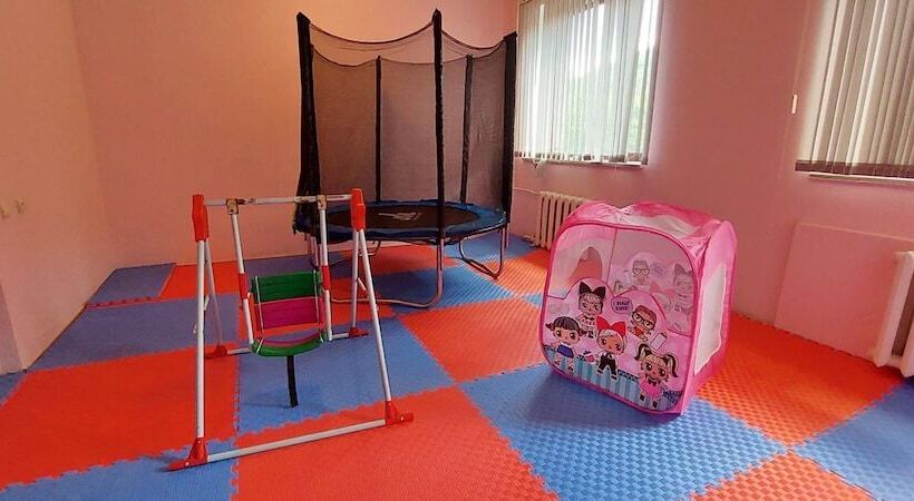 استراحتگاه University Hotel Tsakhkadzor