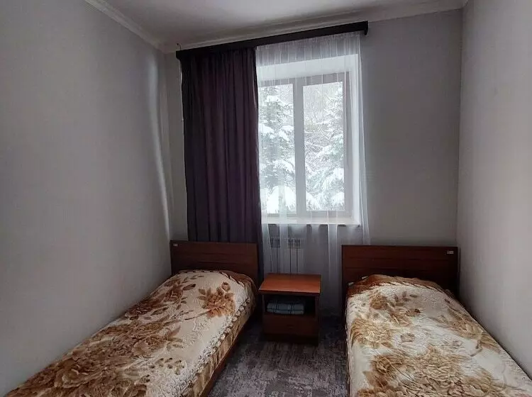 استراحتگاه University Hotel Tsakhkadzor