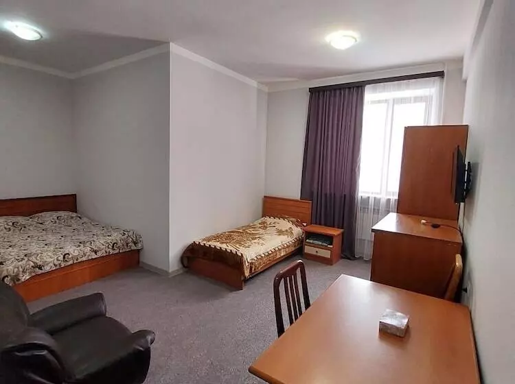 استراحتگاه University Hotel Tsakhkadzor