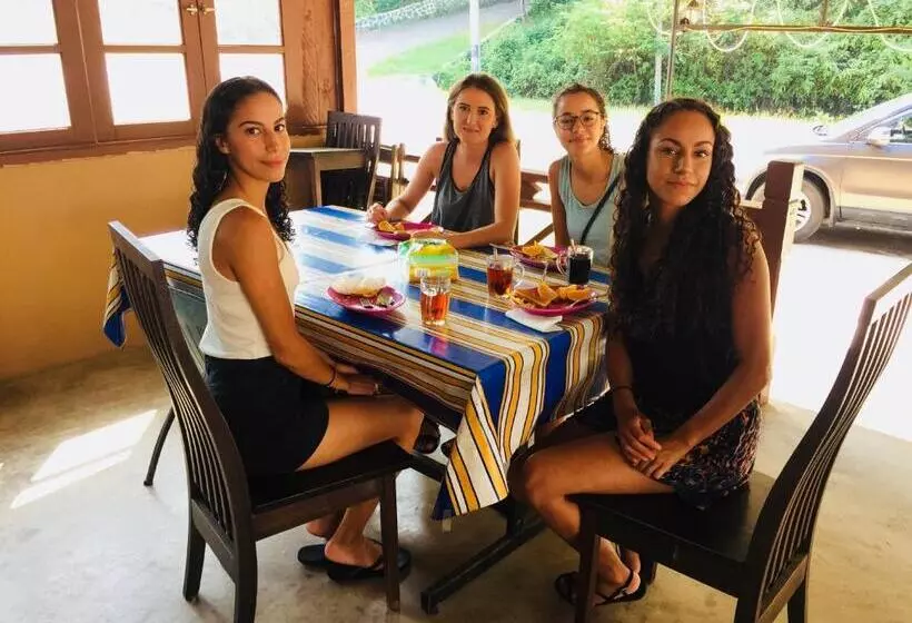 Dtahan Motel Taman Negara