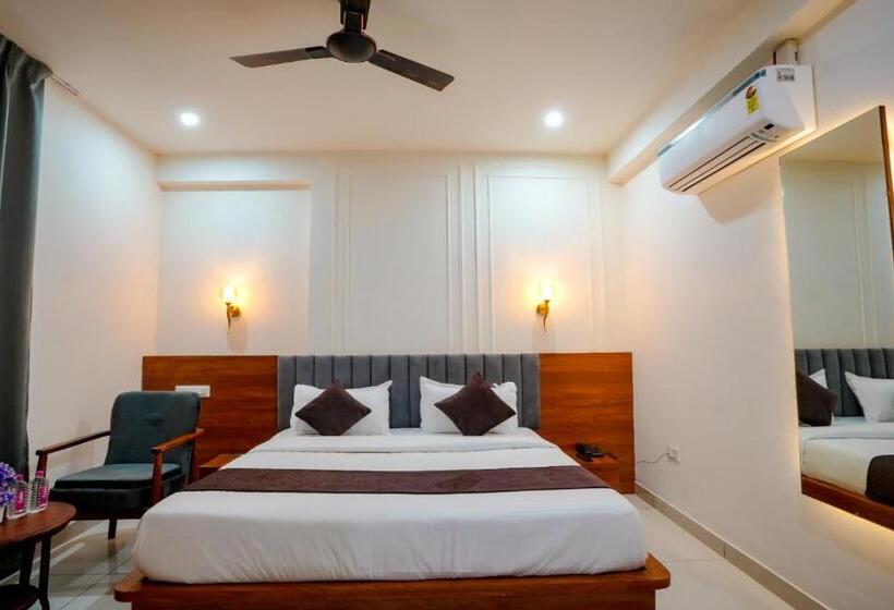 هتل Kishna Empire