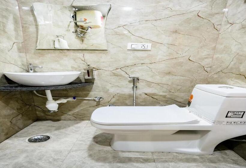 هتل Kishna Empire