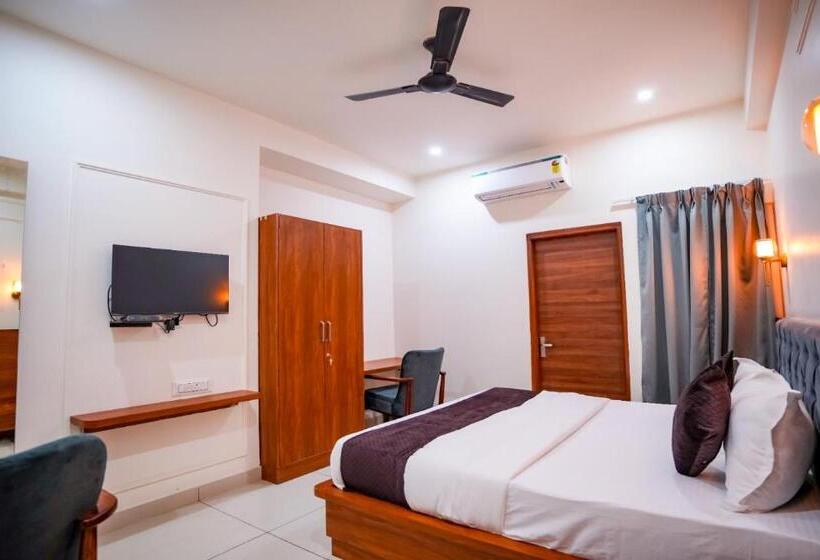 هتل Kishna Empire