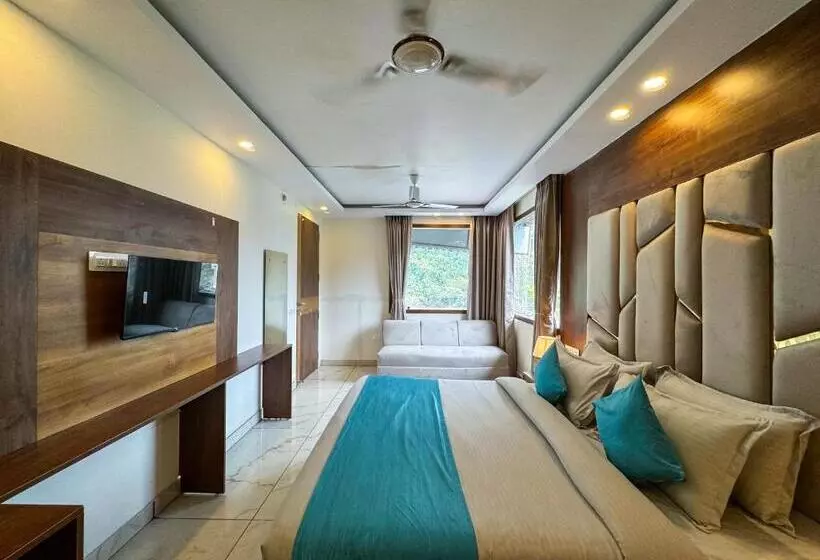 ホテル Rishikesh Residency By Euphoric Near Neer Waterfall