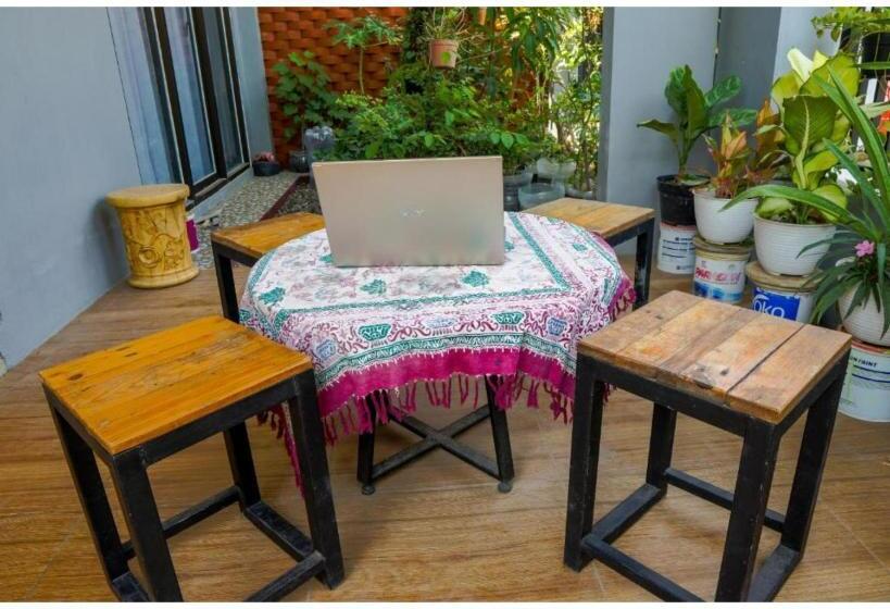 Hotel Spot On 93382 Gajayana Kost Female Only Syariah