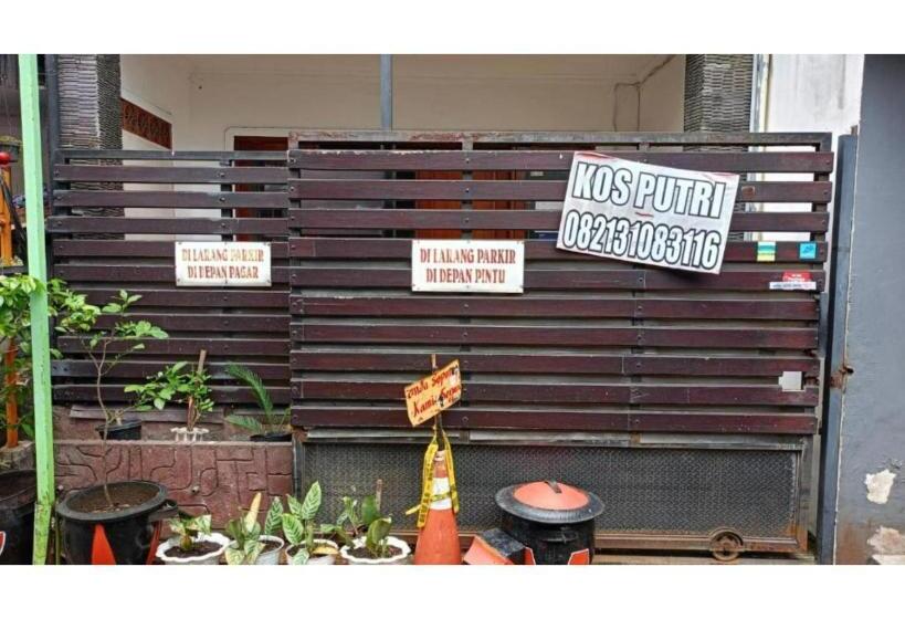 Hotel Spot On 93382 Gajayana Kost Female Only Syariah