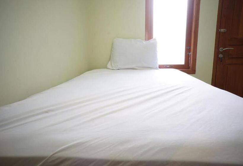 Hotel Spot On 93382 Gajayana Kost Female Only Syariah
