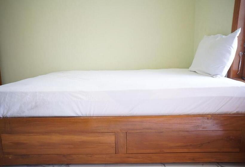 Hotel Spot On 93382 Gajayana Kost Female Only Syariah