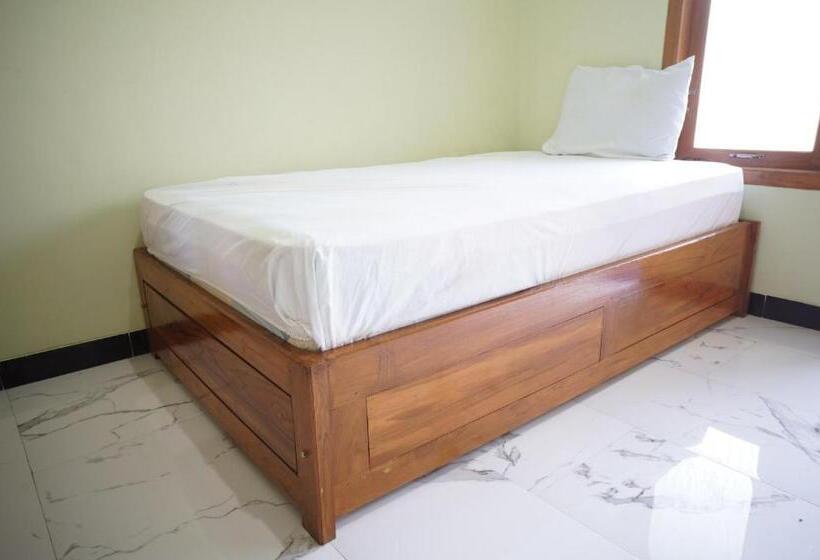 Hotel Spot On 93382 Gajayana Kost Female Only Syariah