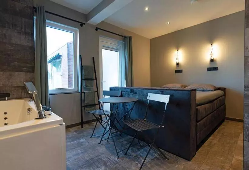 Luxe Kamer Met Jacuzzi Bij B&b Gezond Aan Zee   Toegang Wellnesstuin Meerprijs