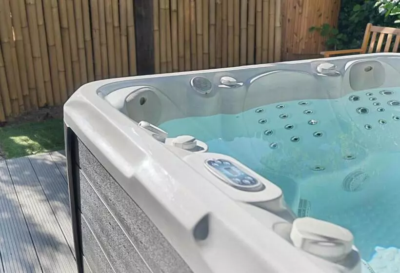 Luxe Kamer Met Jacuzzi Bij B&b Gezond Aan Zee   Toegang Wellnesstuin Meerprijs
