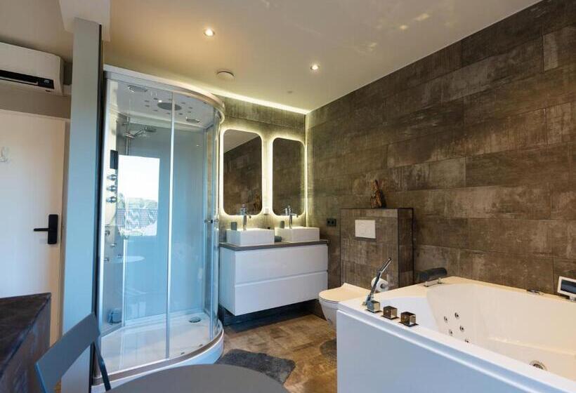 Luxe Kamer Met Jacuzzi Bij B&b Gezond Aan Zee   Toegang Wellnesstuin Meerprijs