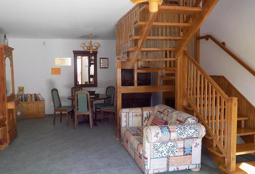 مبيت وإفطار Platán Panzió