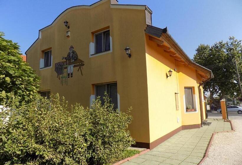 مبيت وإفطار Platán Panzió