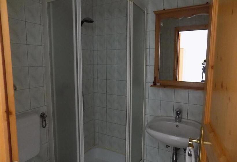 مبيت وإفطار Platán Panzió