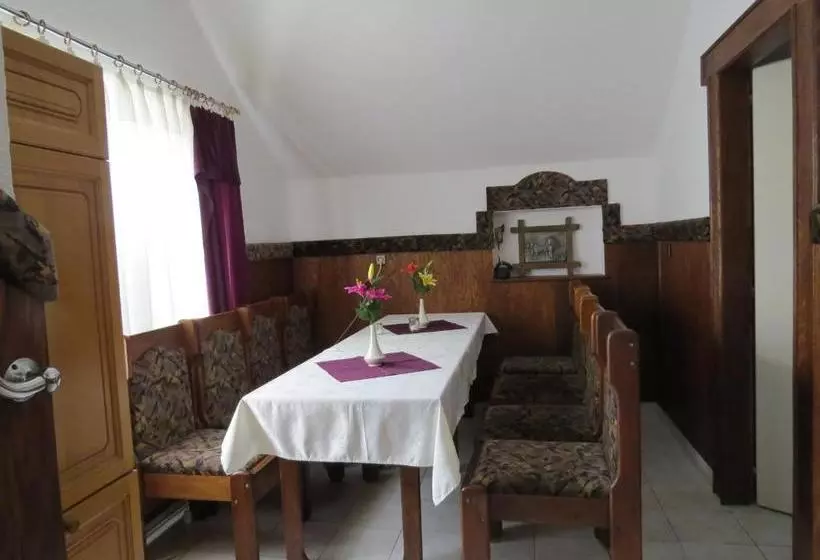 Aamiaismajoitus (B&B) Rézkakas Fogadó