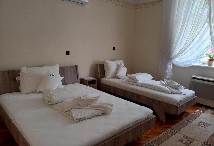 ベッドアンドブレックファースト Szent István Wellness Panzió