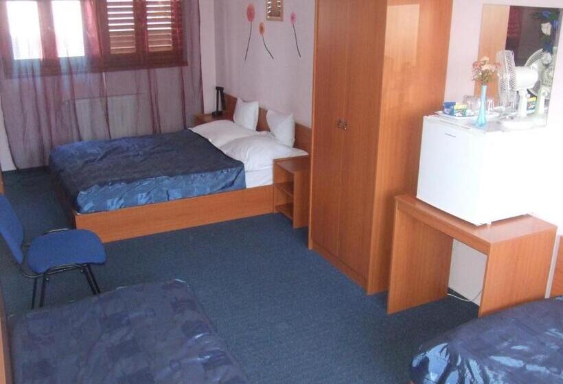 مبيت وإفطار Tímárház Panzió