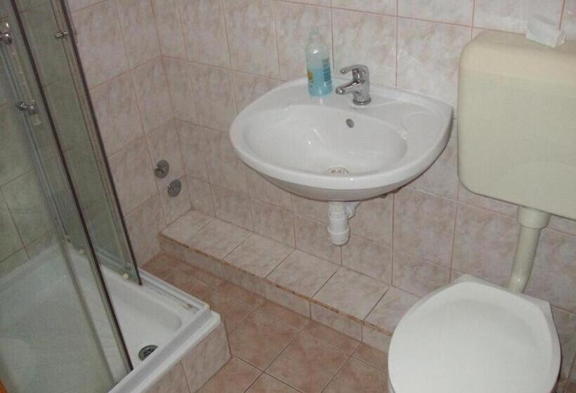 مبيت وإفطار Tímárház Panzió