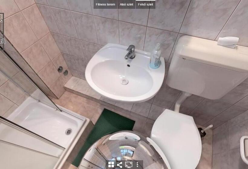 مبيت وإفطار Tímárház Panzió