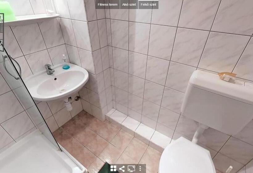 مبيت وإفطار Tímárház Panzió