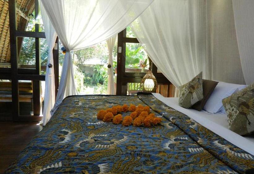 Cili Emas Oceanside Resort