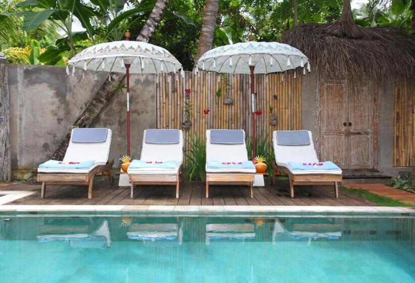 Cili Emas Oceanside Resort