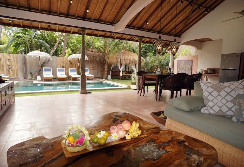 Cili Emas Oceanside Resort