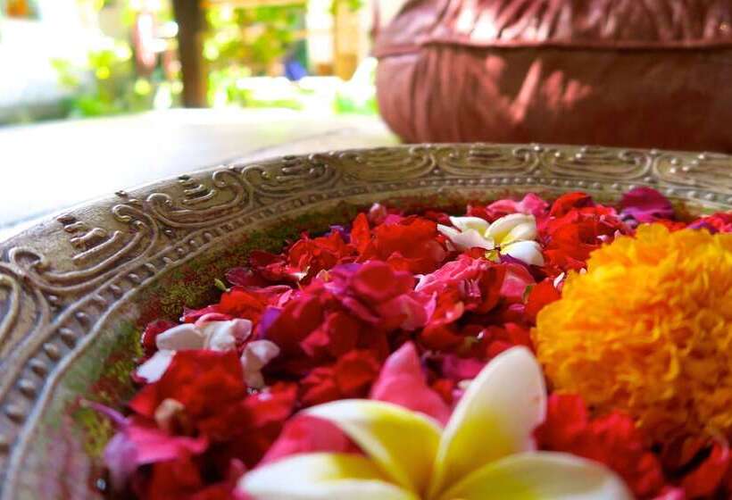 Cili Emas Oceanside Resort