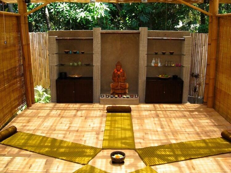 Cili Emas Oceanside Resort