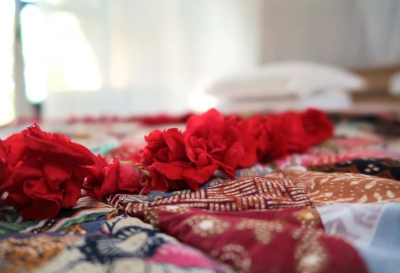 Cili Emas Oceanside Resort