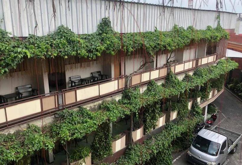 Hotel Lestari Near Lippo Plaza Mall Jember Mitra Reddoorz