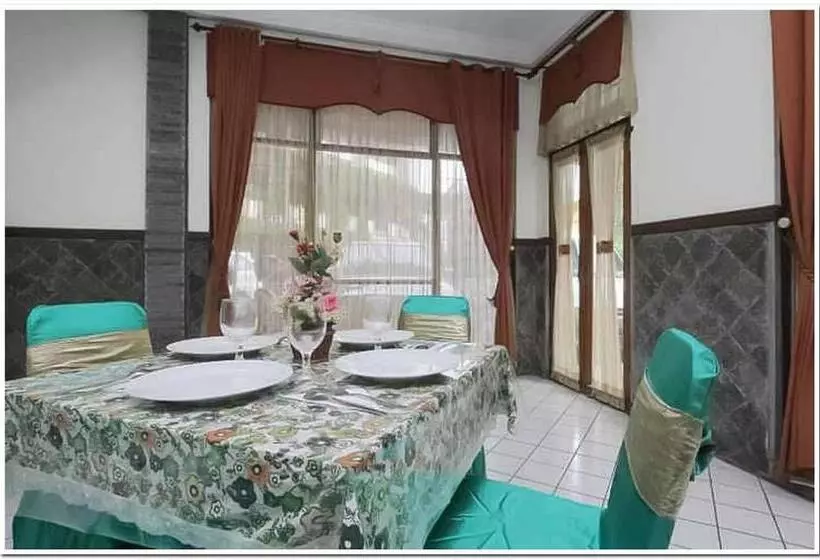 Hotelli Lestari Near Lippo Plaza Mall Jember Mitra Reddoorz