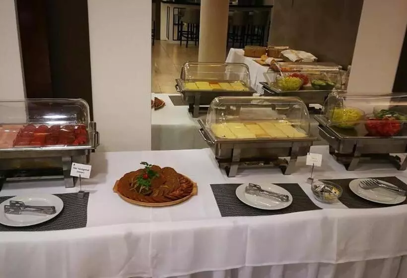 Hotelli Merops Mészáros