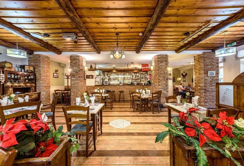 هتل Négy évszak