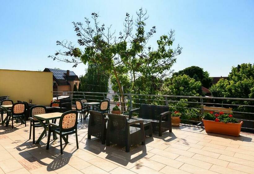 هتل Négy évszak