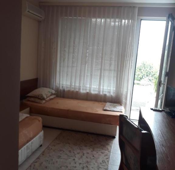 هتل The White House