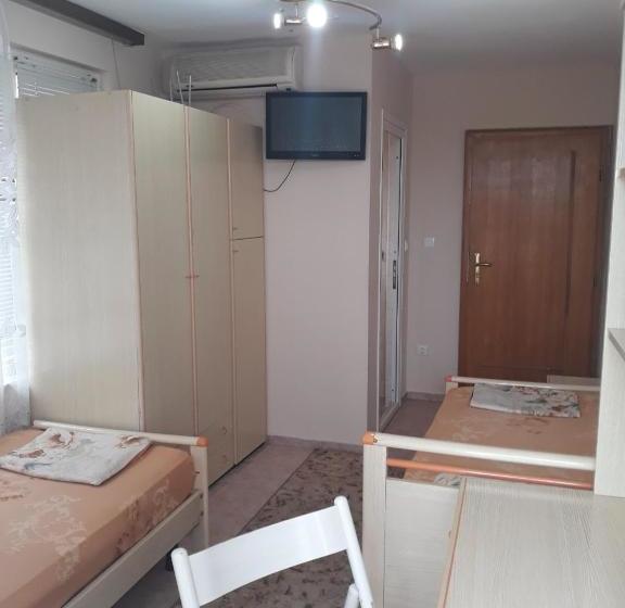 هتل The White House