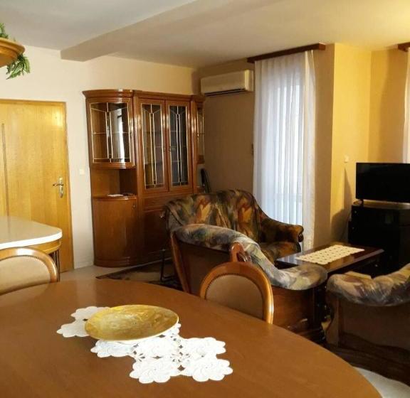 هتل The White House