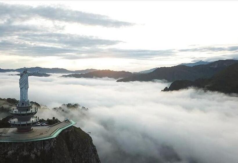 אתר נופש Toraja Misiliana