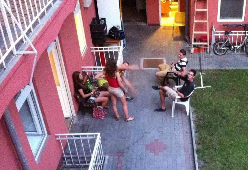 Season Hostel