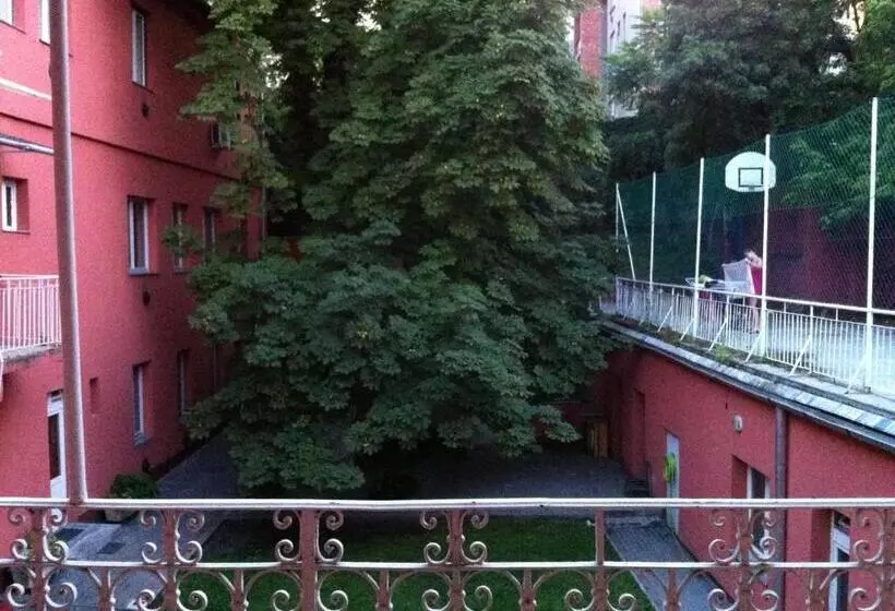 Season Hostel