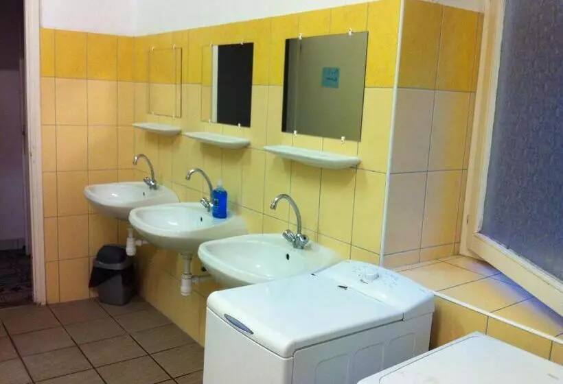 Season Hostel