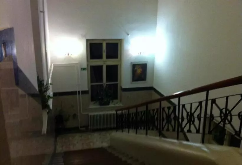 Season Hostel