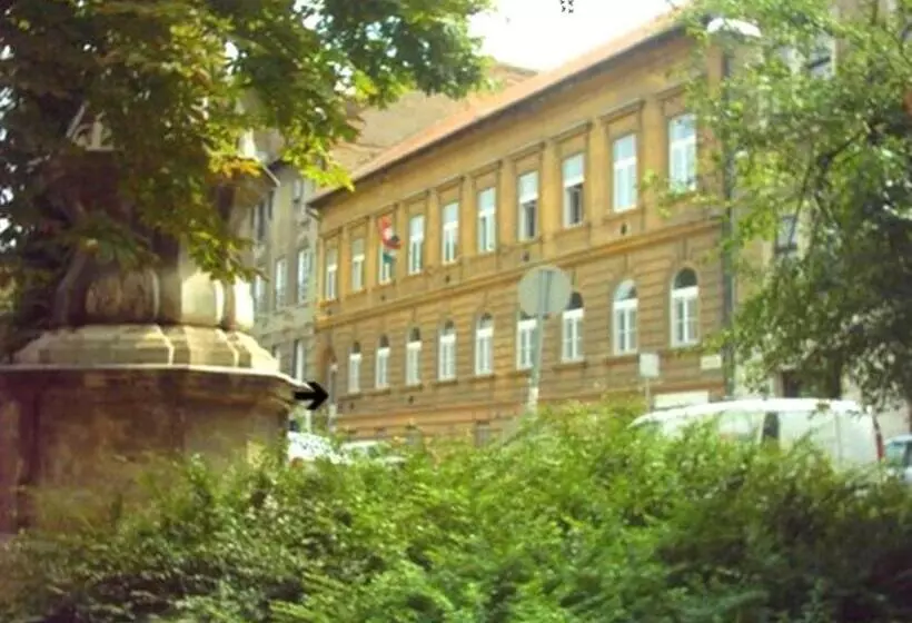 Season Hostel