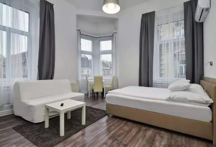 William S Guesthouse And Hostel