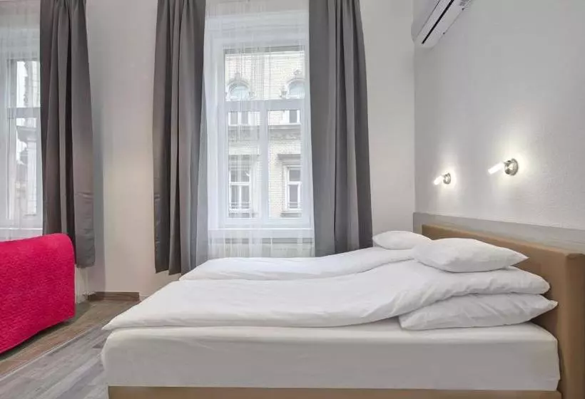 William S Guesthouse And Hostel