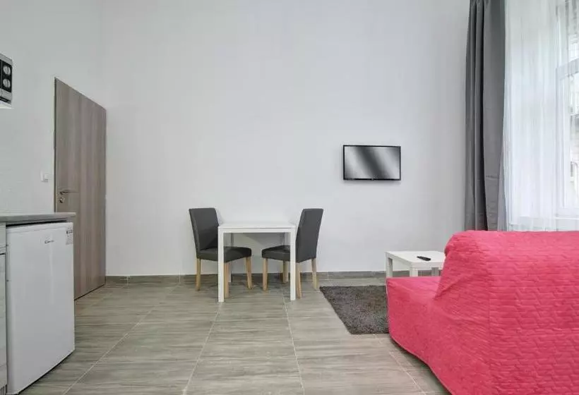 William S Guesthouse And Hostel